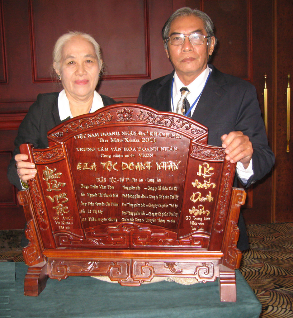 DOANH NHÂN TRẦN TỘC: PHÚC LỘC LÂU BỀN DOANH NHÂN TRẦN TỘC: PHÚC LỘC LÂU BỀN